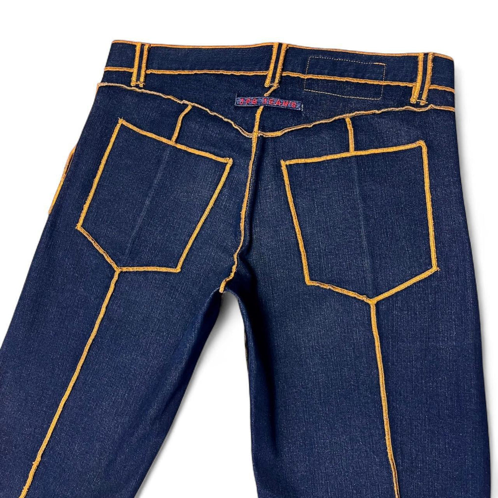 Indigo jeans with accent seams