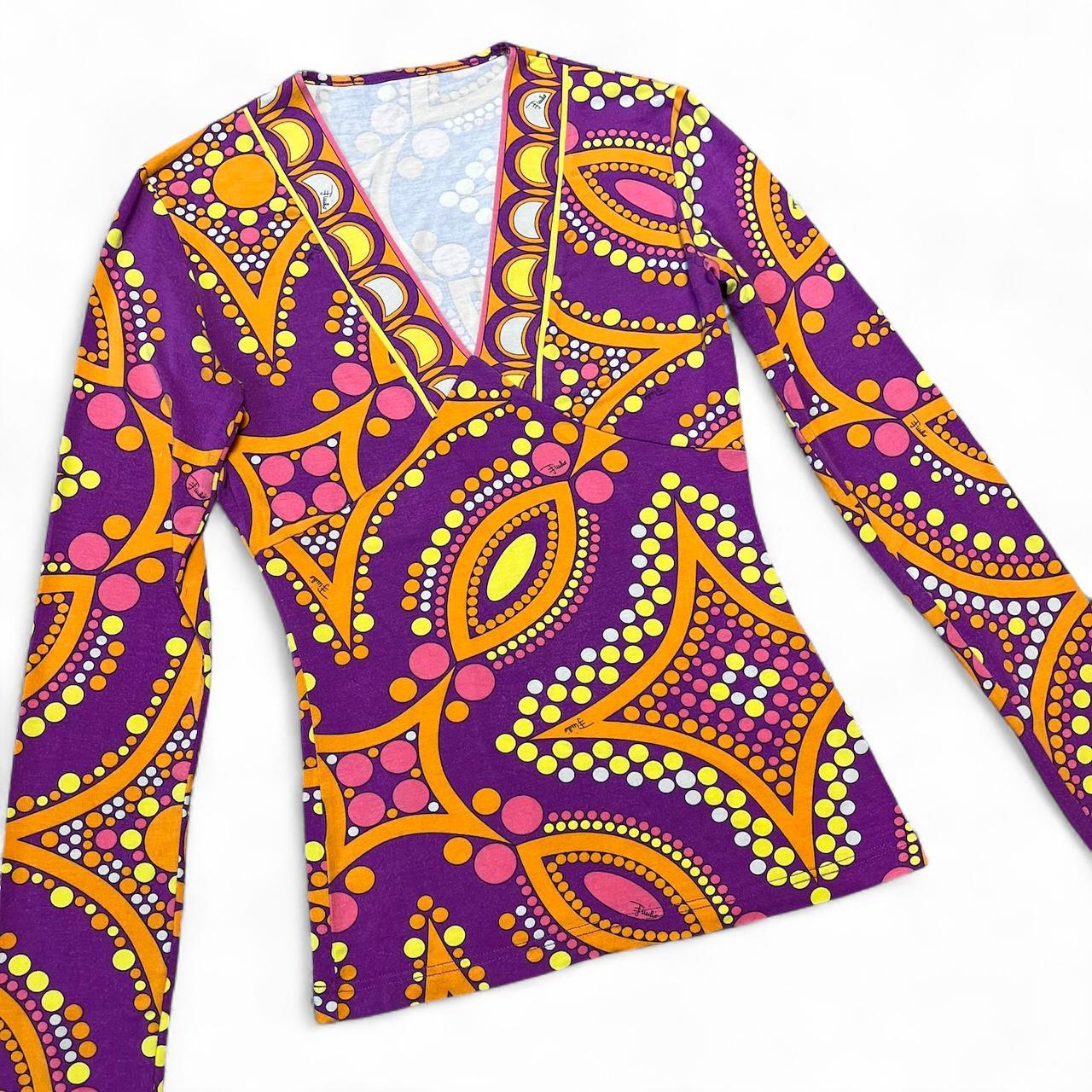 V-neck long sleeve signature print top