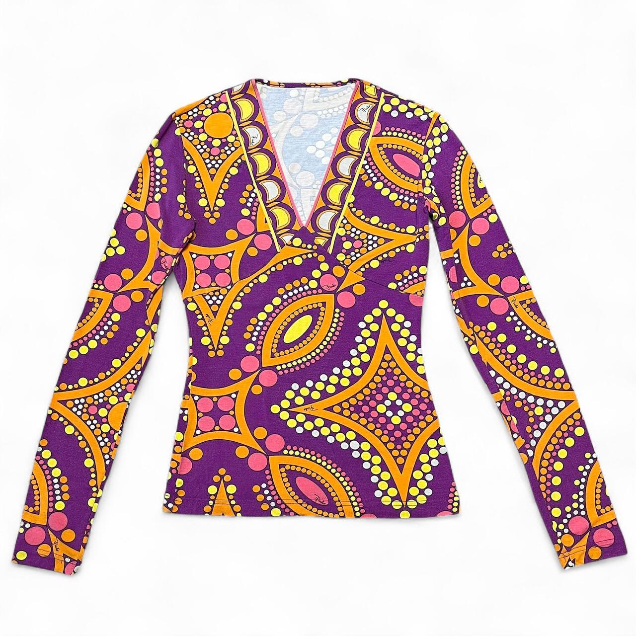 V-neck long sleeve signature print top