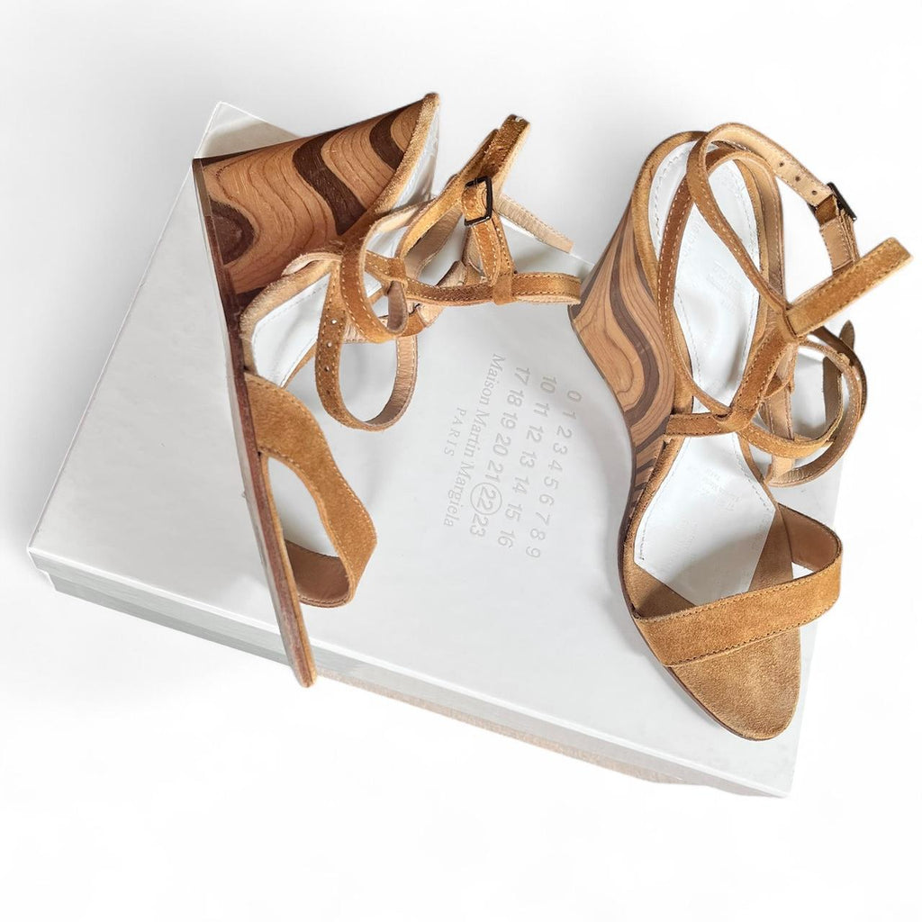 Two-tone swirl wood wedge heels (US 7)