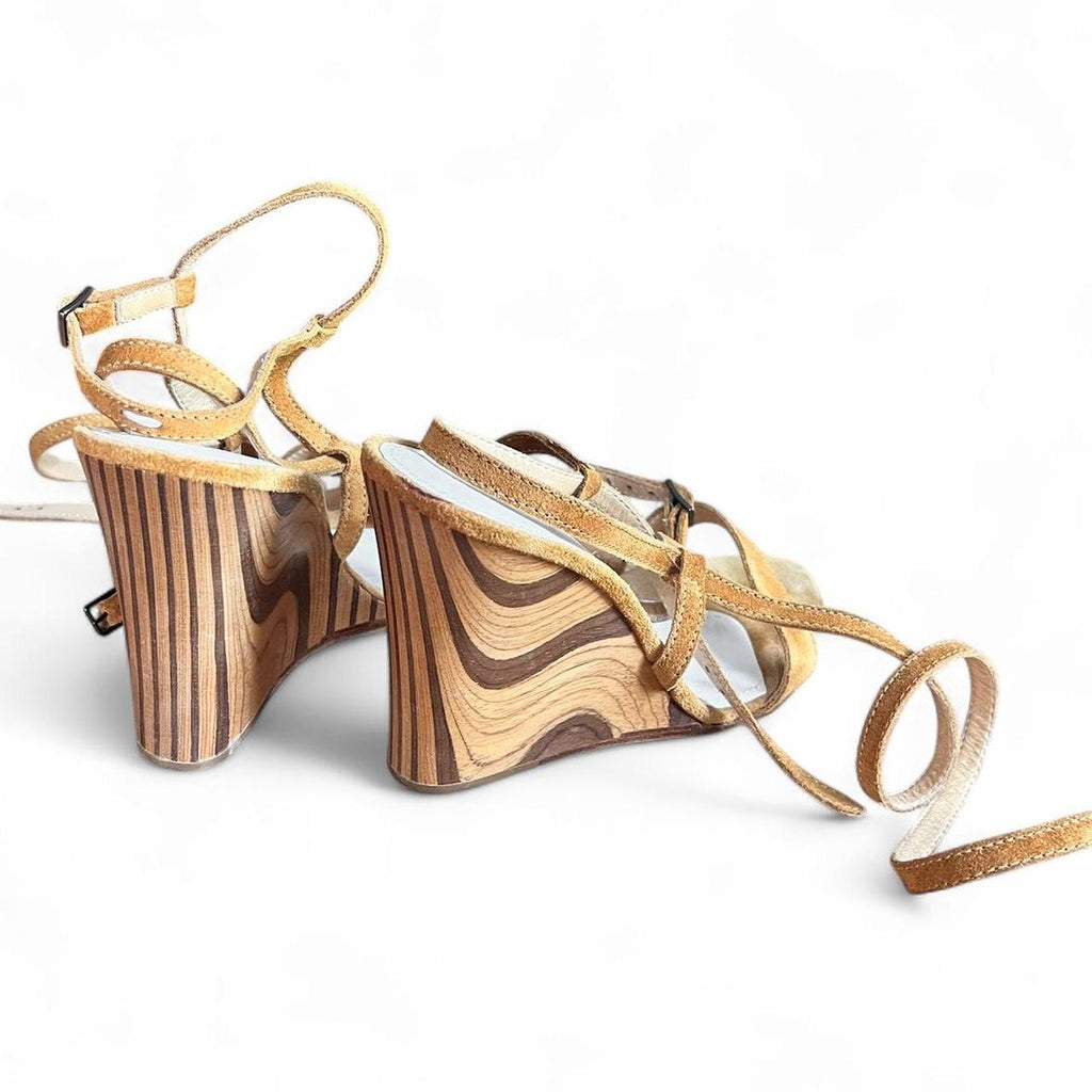 Two-tone swirl wood wedge heels (US 7)