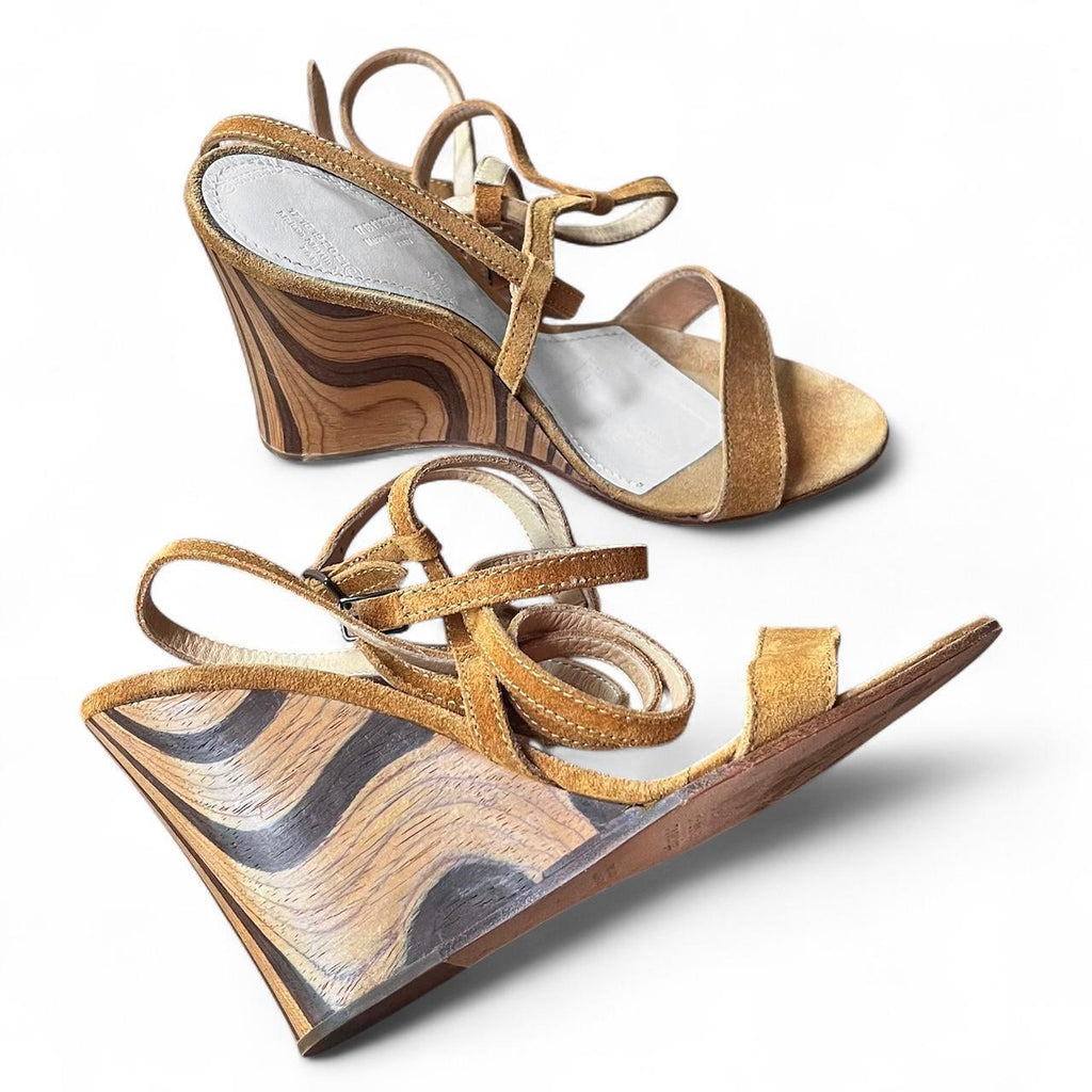 Two-tone swirl wood wedge heels (US 7)